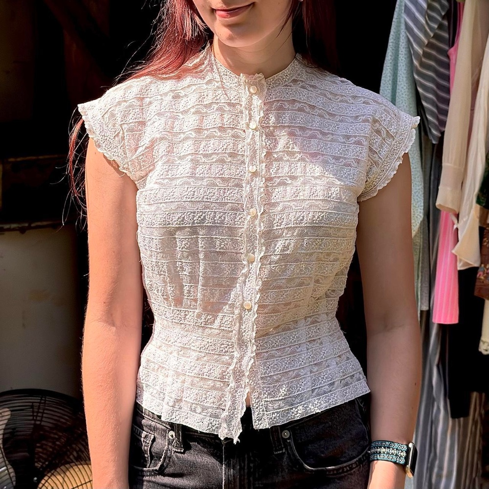 Antique 40s white cotton ribbon lace blouse w/ button up front & cap sleeve